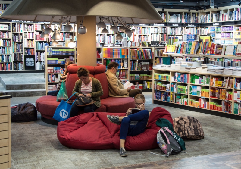 vente-FREJUS-min_books_bookstore_book_reader_readers_reading_shop_sale_books-849006